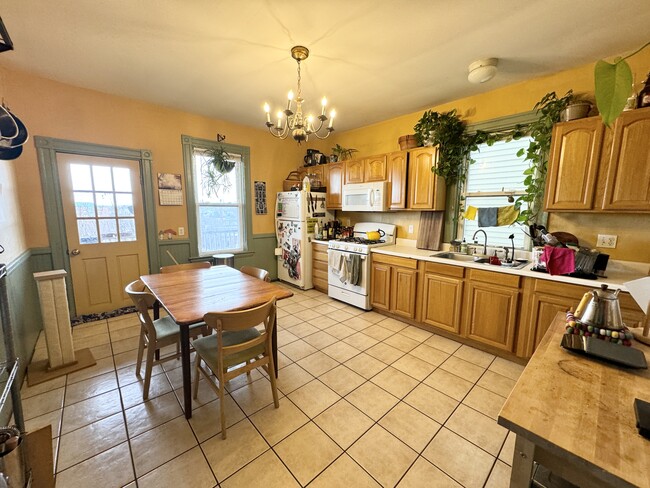 Building Photo - 16 Fisher Ave