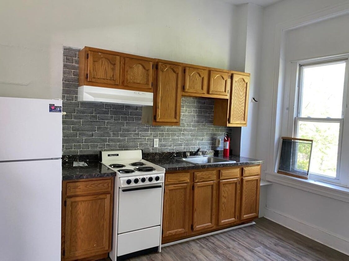 Primary Photo - 231 S 4th St