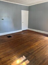 Building Photo - 610 Turtle St