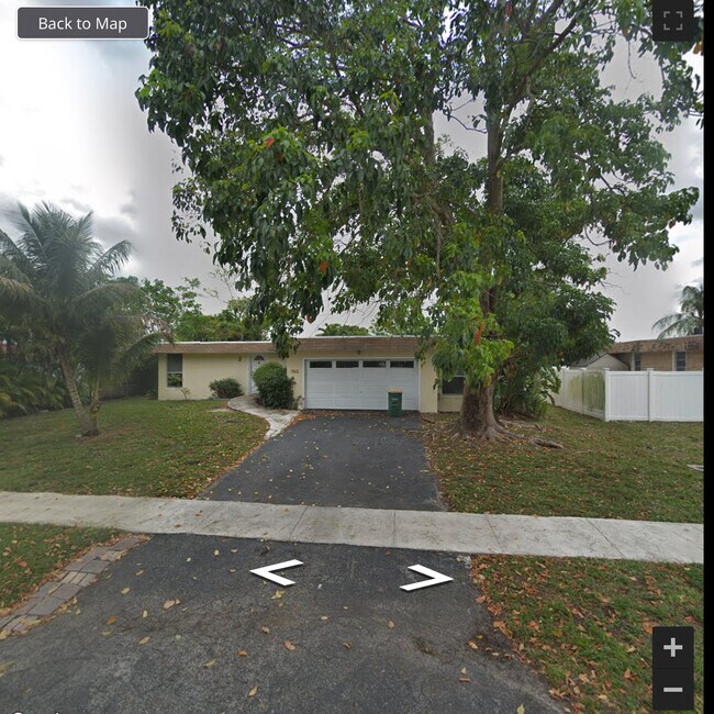 Building Photo - 7812 NW 67th Ave