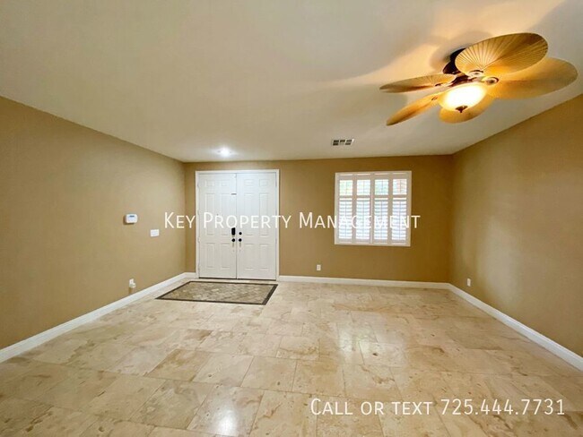 Foto del edificio - 4 BEDROOM 3 BATH 3 CAR GARAGE + RV PARKING...