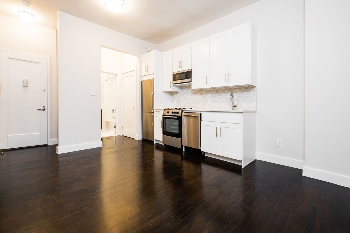 Primary Photo - 305 E 89th St