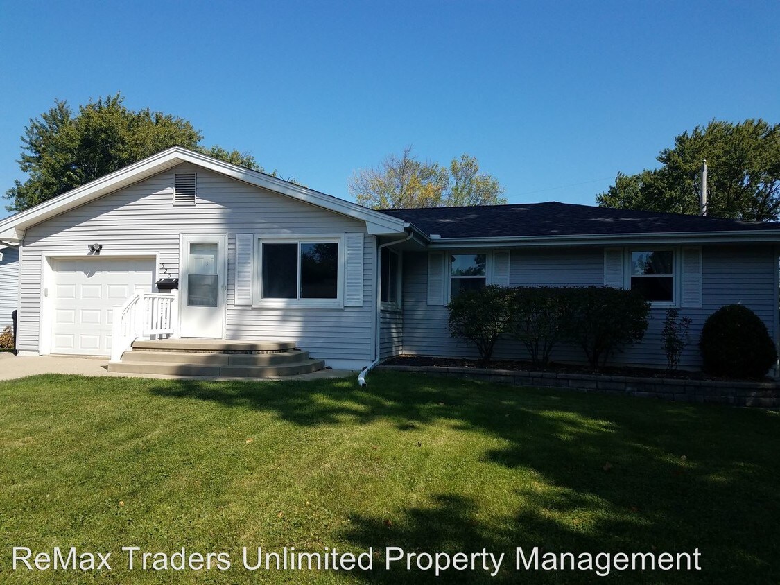 525 W Kellar Pky, Peoria, IL 61614 House for Rent in Peoria, IL