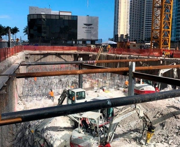 Foto del edificio - Aston Martin Residences