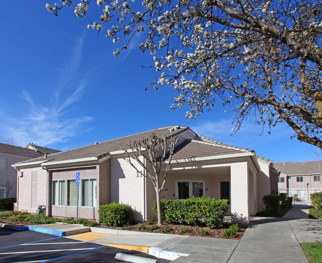 Community Clubhouse - Glacier Point Apartments