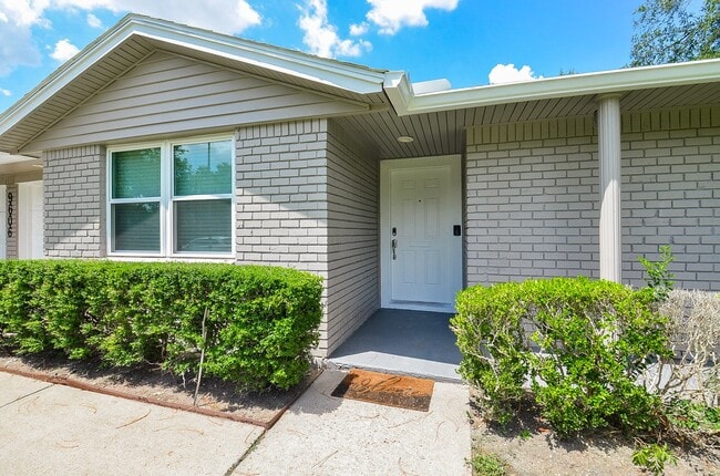 Building Photo - 9606 Highmeadow Dr