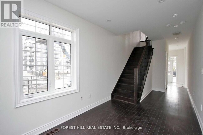 Building Photo - 61 Glazebrook Dr
