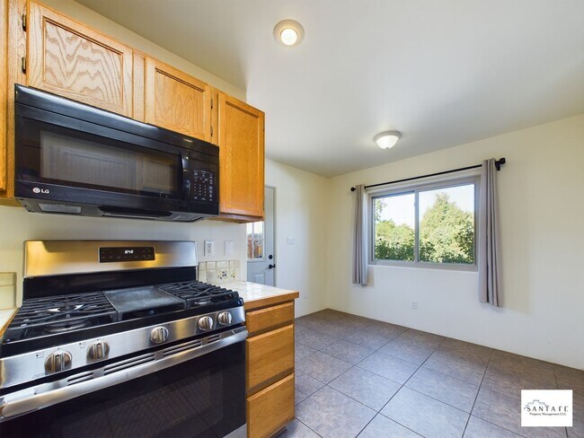 Foto del edificio - Single Level, Single Family Home Available...