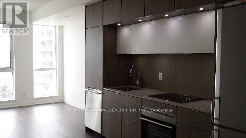 Building Photo - 170 Sumach St