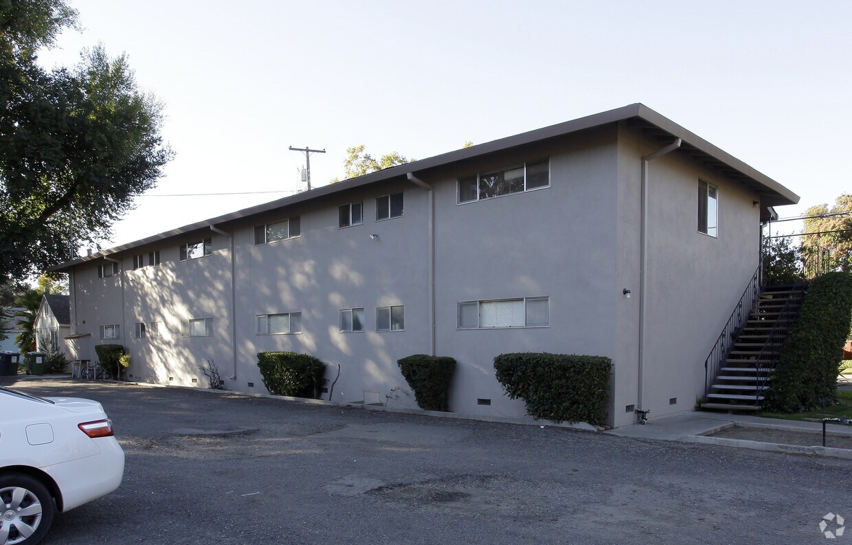 Foto del edificio - 426 E 8th St