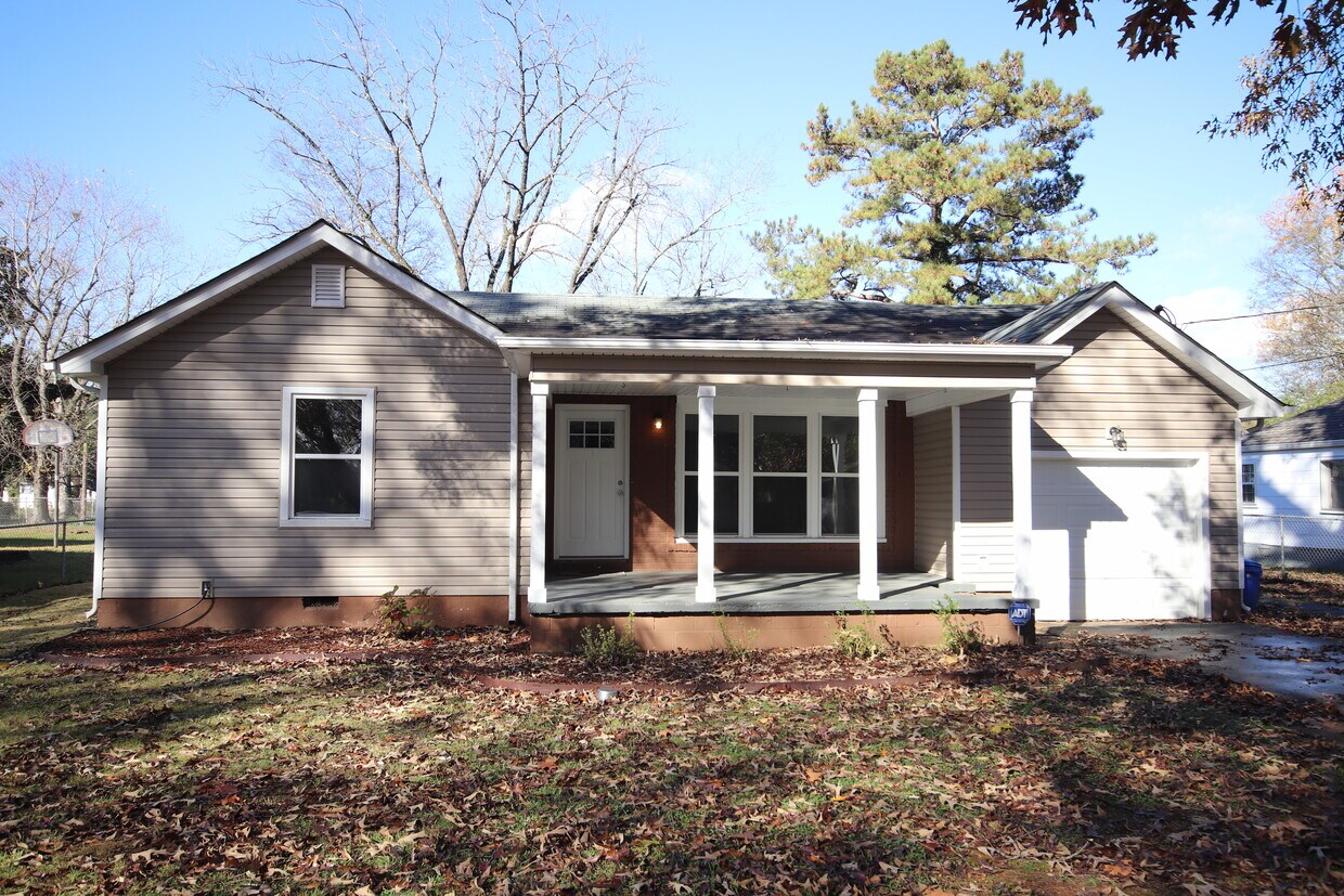 Foto principal - 703 Woodvale Ave