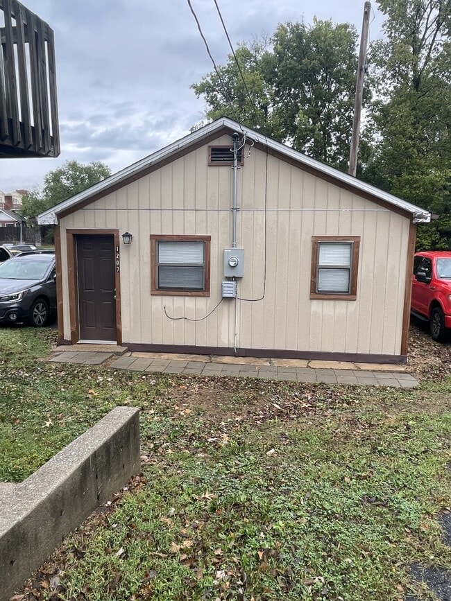Building Photo - 1207 Paquin St