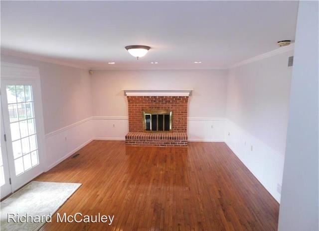 Building Photo - 4 br, 2.5 bath House - 4050 Walbert Ave