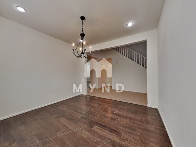 Building Photo - 921 E Drexel Dr