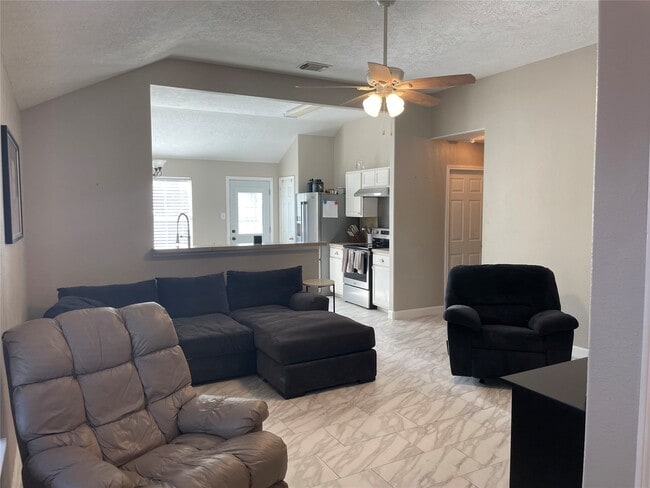 Building Photo - 14024 Buckskin Dr