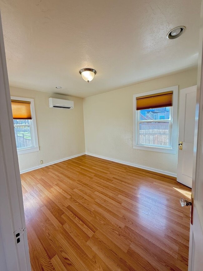 Building Photo - 171 Alida St