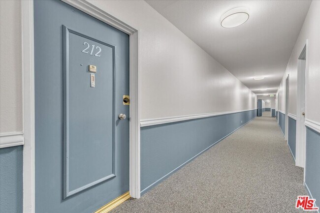 Foto del edificio - 4647 Willis Ave