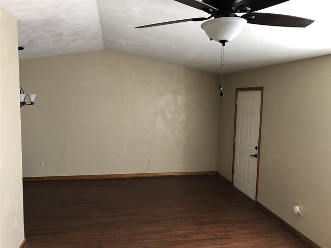 Building Photo - 1136 Brafforton Dr