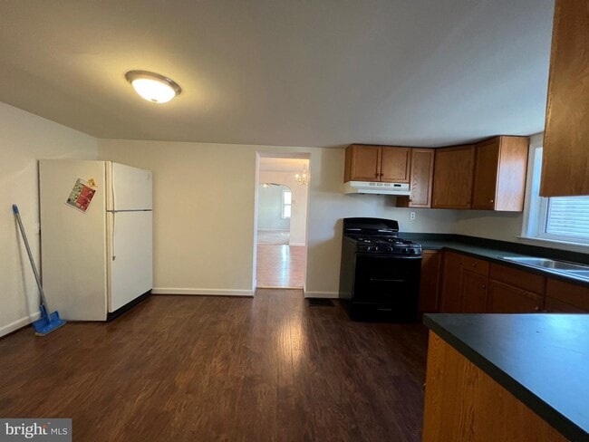 Building Photo - 617 3rd St