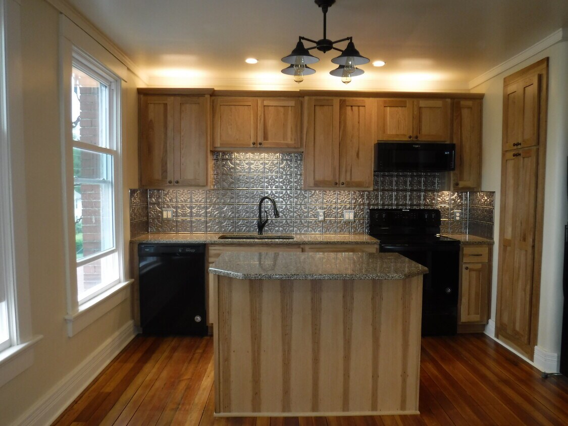 1524 S 10th St, Saint Joseph, MO 64503 Townhome Rentals in Saint