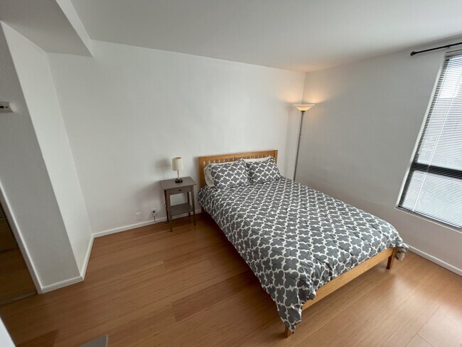 Dormitorio - 1440 Veteran Ave