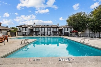 Building Photo - SUN HOLLOW