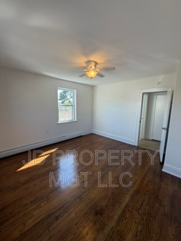 Building Photo - 21 Van Court Land Pl