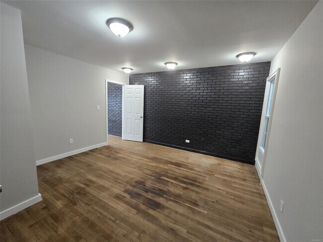 Building Photo - 3739 Wesley Dr