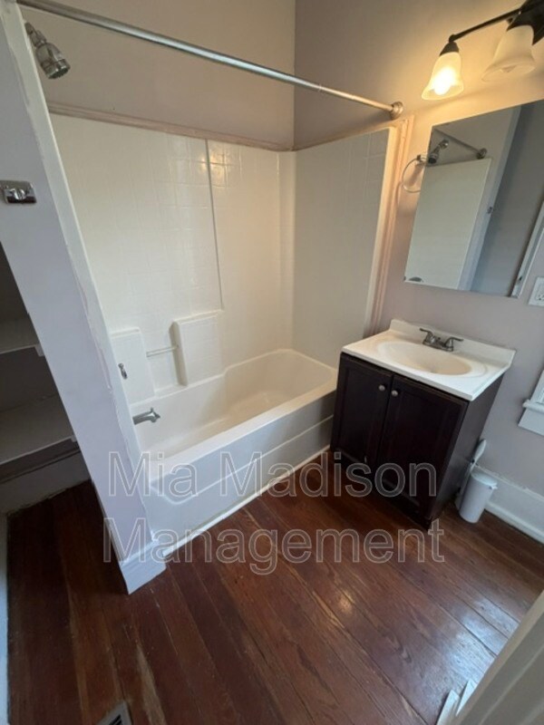 Foto del edificio - 305 W 39th St