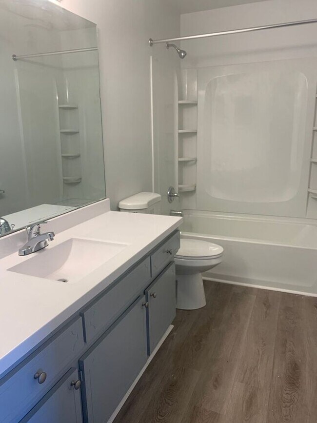 Foto del edificio - 6491 Carefree Ln