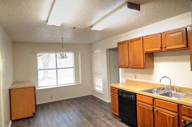 Foto del edificio - 8901 Greentree Dr