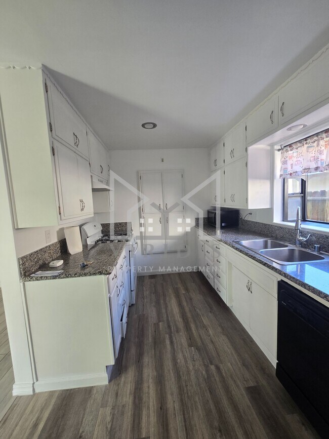 Foto del edificio - 1017 Radcliffe Ave