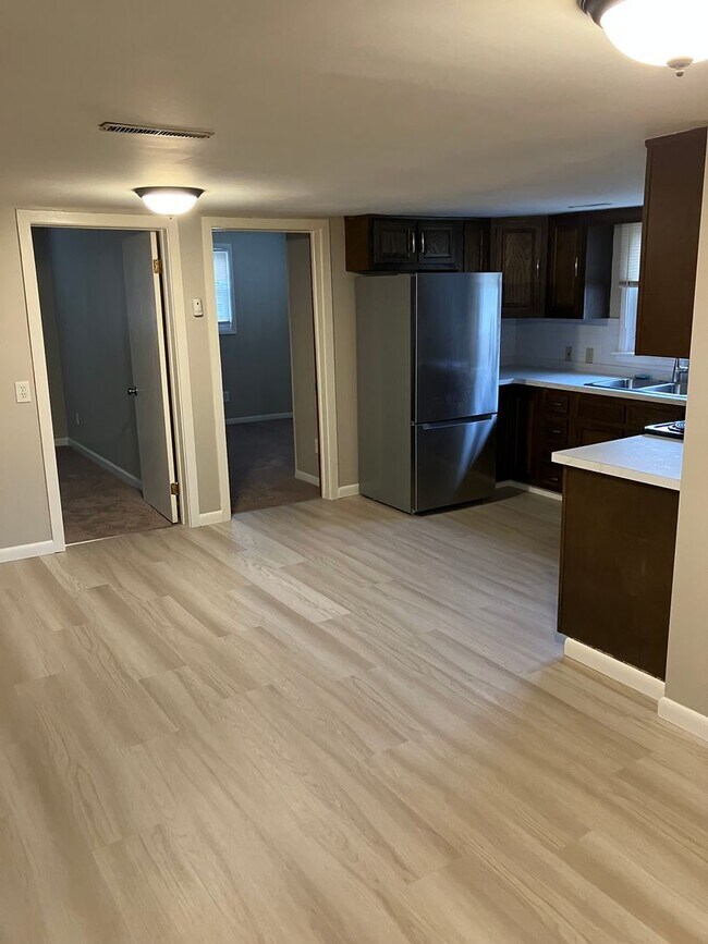 Building Photo - Updated Kitchen 3-4 bed ranch Mattydale