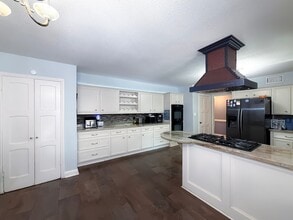 Building Photo - 10723 Elmdale Dr