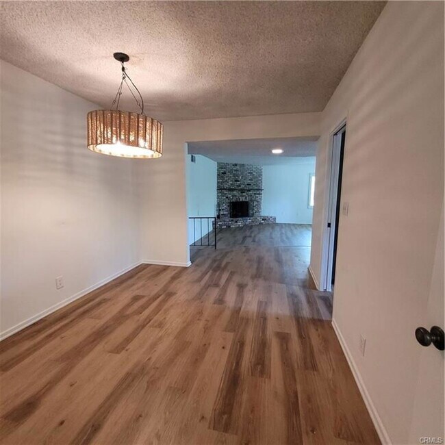 Foto del edificio - 303 S Kenneth Rd