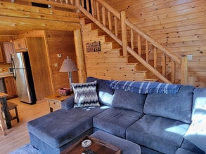 Building Photo - 40 Poplar Ln