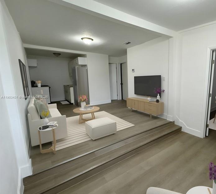 Foto principal - 5815 NW 18th Ave