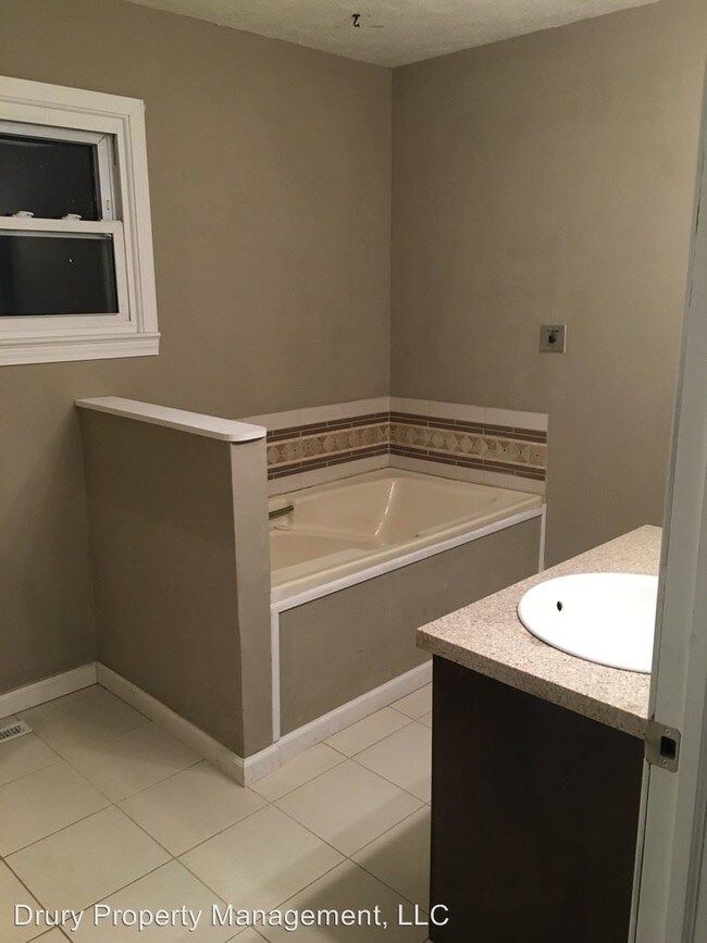 Building Photo - 4 br, 2.5 bath House - 2228 E. Swallow St.