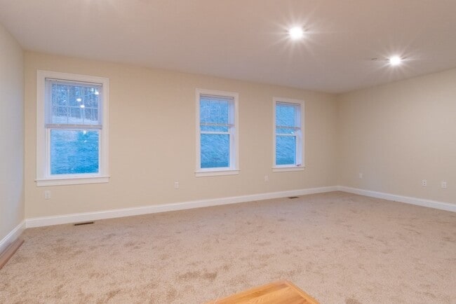 Building Photo - 80 N Meadows Rd