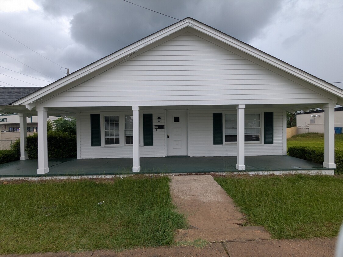 Primary Photo - 609 North St W