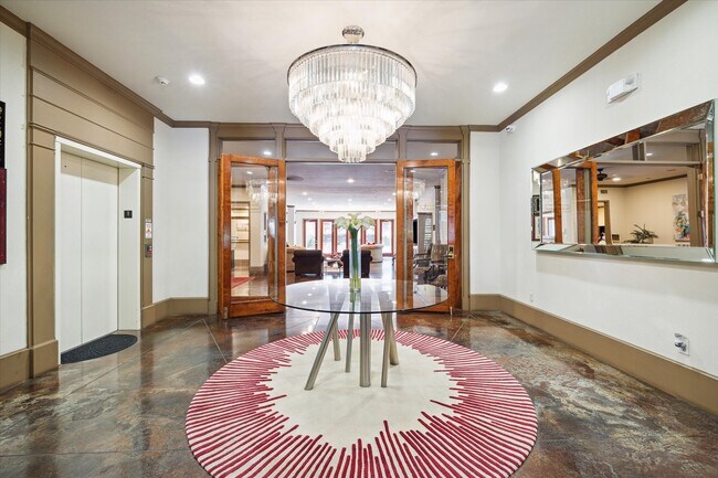 Foto del edificio - 2400 McCue Rd