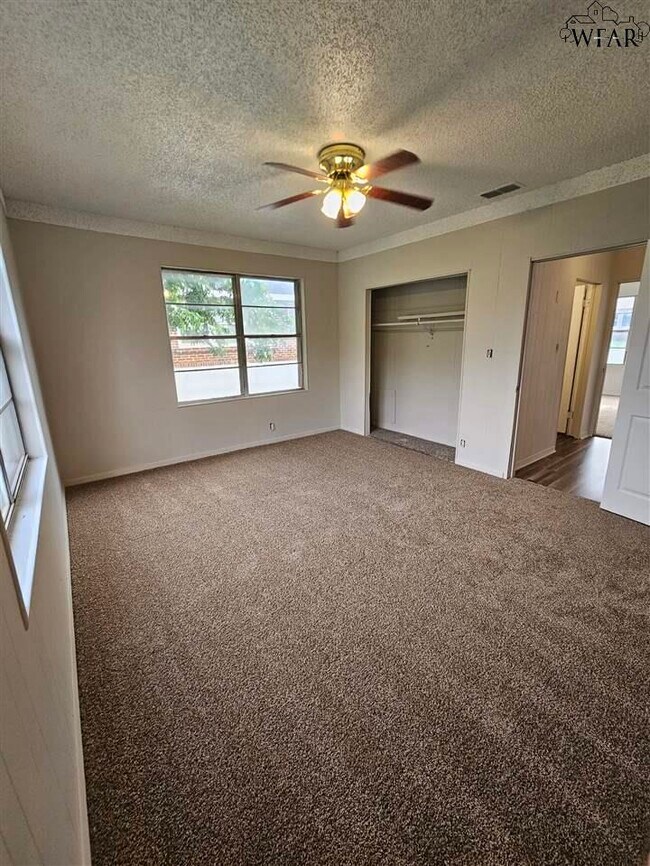 Building Photo - 1613 Beverly Dr