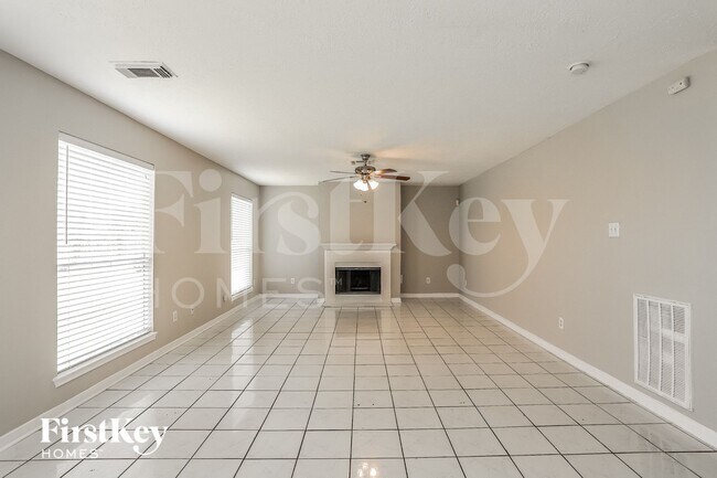 Building Photo - 518 Foxglove Dr