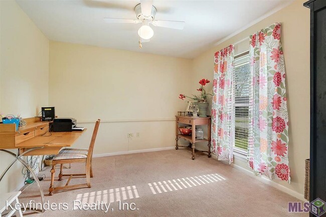 Building Photo - 3 br, 2 bath House - 347 Corby Dr.