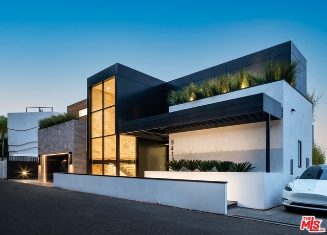Building Photo - 9410 Sierra Mar Pl