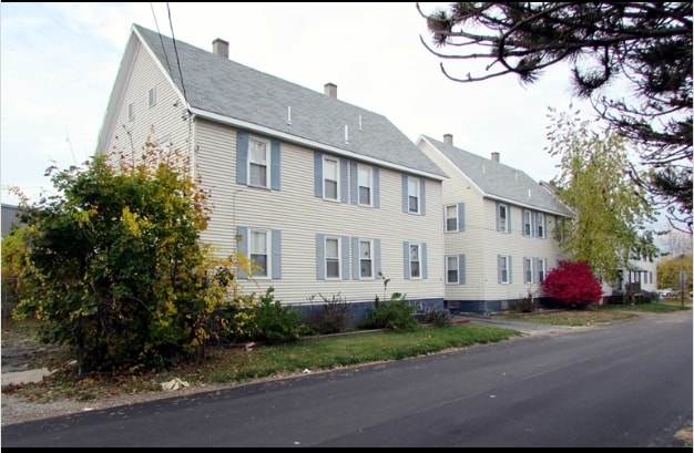 Primary Photo - 98 Bell St