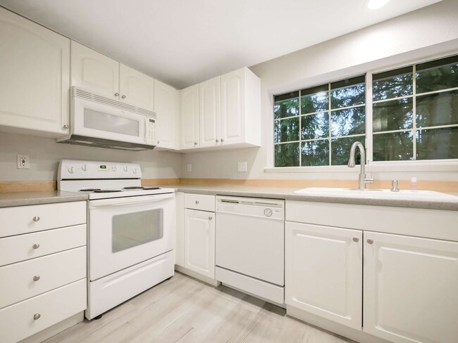 Building Photo - 2 Bed and 1 Bath Exceptional Condo is Avai...