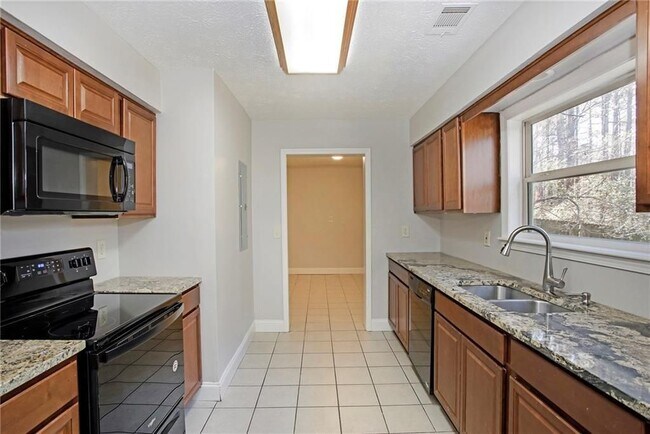 Foto del edificio - 5345 Sugar Ridge Dr
