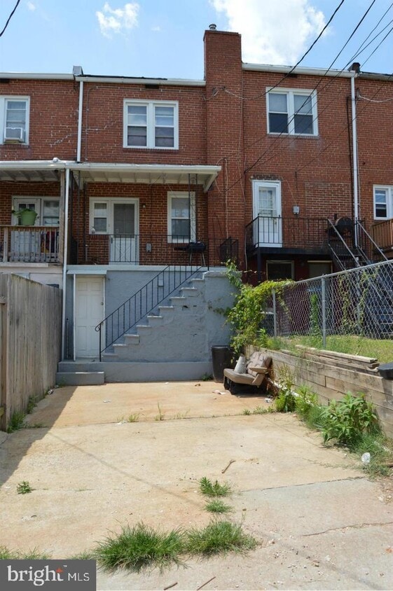Primary Photo - 2113 Harman Ave