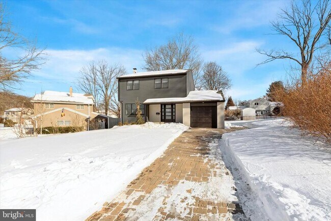 Foto del edificio - 17 McLaughlin Dr